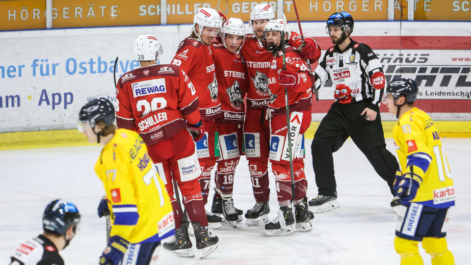 Eisbären Regensburg holen wichtigen Heimsieg gegen Weißwasser