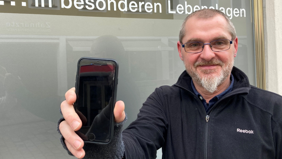 Caritas Regensburg sammelt Smartphones für Obdachlose