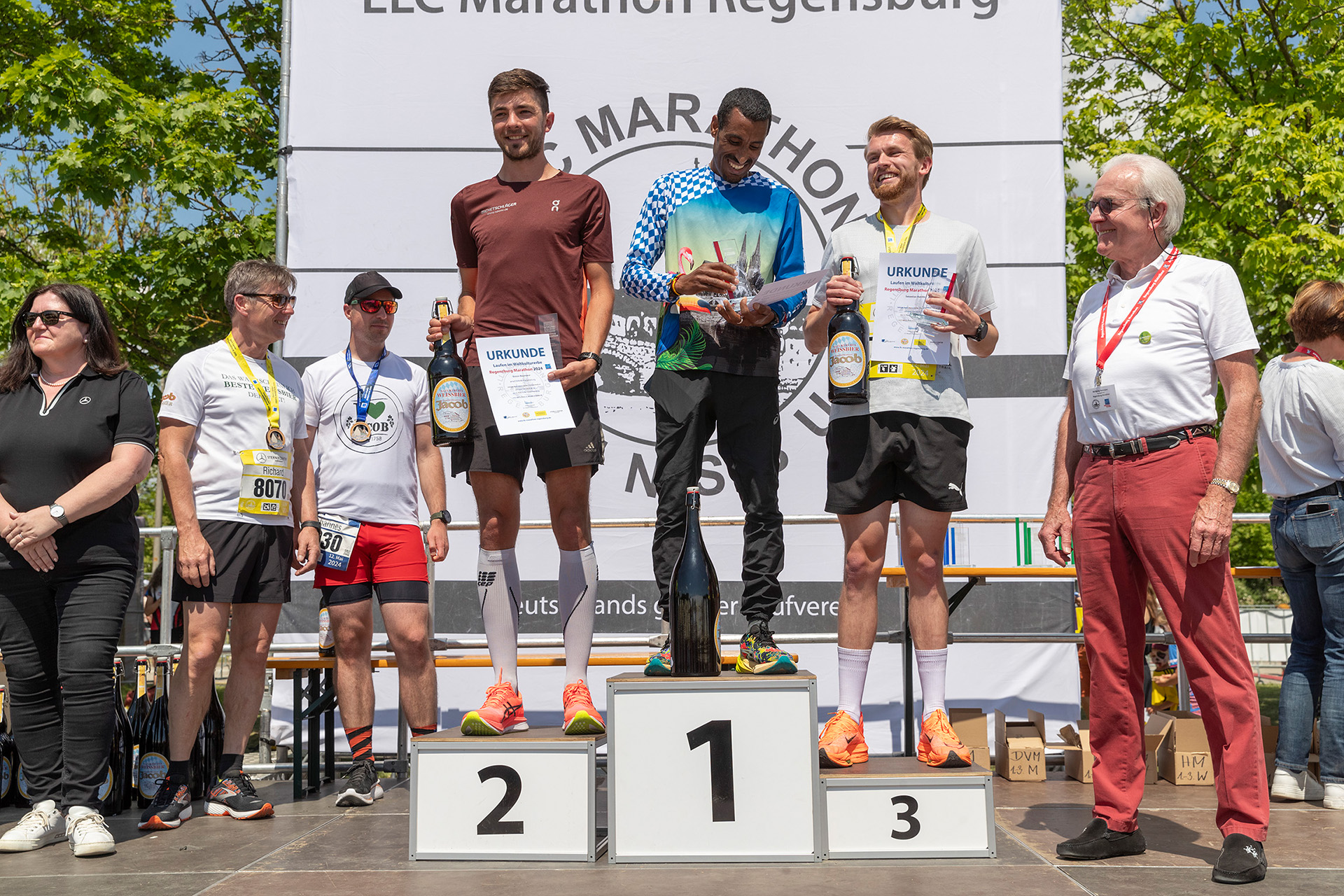 LLC Marathon Regensburg e.V. Siegerehrungen Foto: altrofoto.de