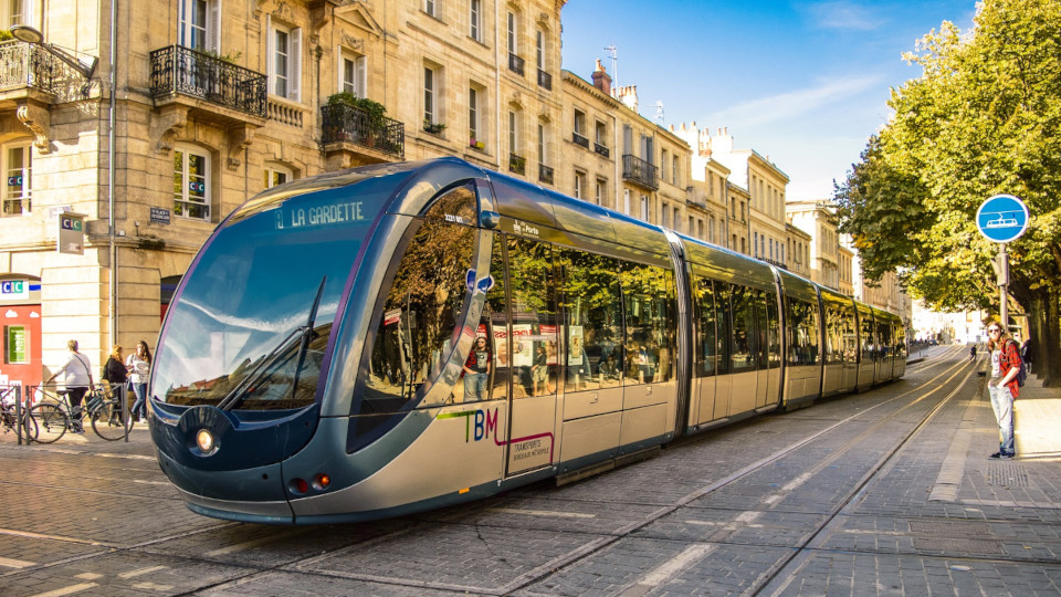 Eine Straßenbahn in Bordeaux