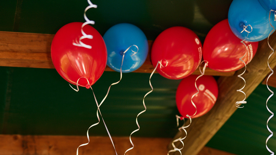 Luftballons an der Decke