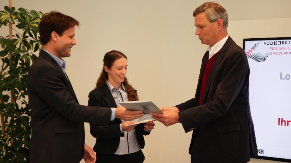 Prof. Dr. Oliver Tepner und Dr. Victoria Telser erhalten den Preis in der Kategorie "Prüfung".