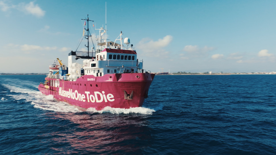 Schiff der SEA-EYE auf dem Meer