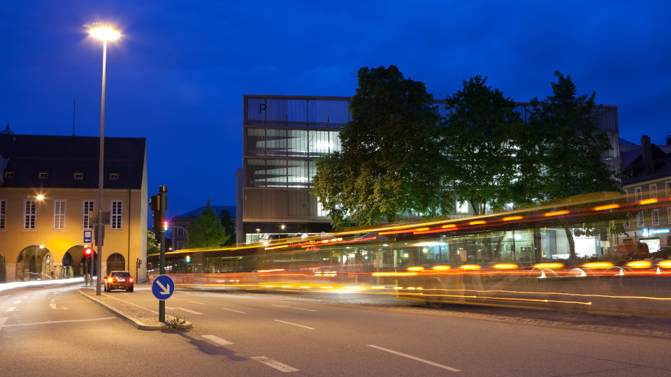 Dachauplatz bei Nacht