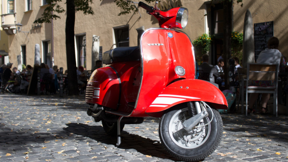 Vespa Rally 200 in Rot