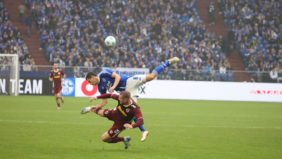 Zwei Fußballspieler auf dem Platz