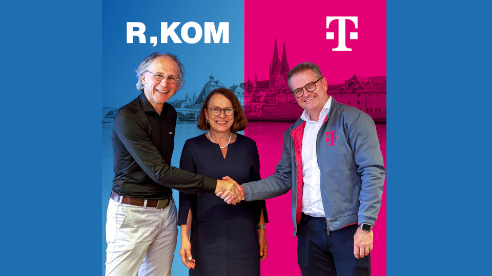 Alfred Rauscher (Geschäftsführer R-KOM GmbH), Gertrud Maltz-Schwarzfischer (Oberbürgermeisterin Stadt Regensburg), Thilo Höllen (Leiter Breitbandkooperationen, Telekom Deutschland GmbH)