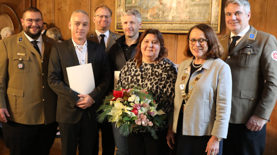 Regionalvorstand Tobias Karl, Dietmar Winterberg, stellv. Ortsbeauftragter Gregor Lindner, Bernhard Multerer, Alexandra Winterberg, Oberbürgermeisterin Getrud Maltz-Schwarzfischer, Regionalvorstand Prof. Dr. Sean Patrick Saßmannshausen