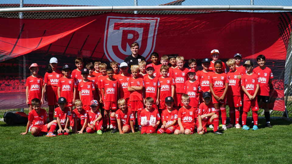 Gruppenfoto der Kinder im Camp